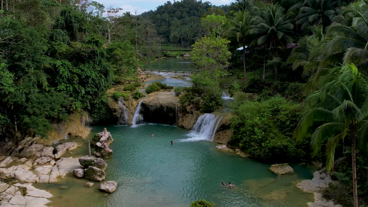菲律宾薄荷岛布赛梦瀑布的4K无人机视频视频素材