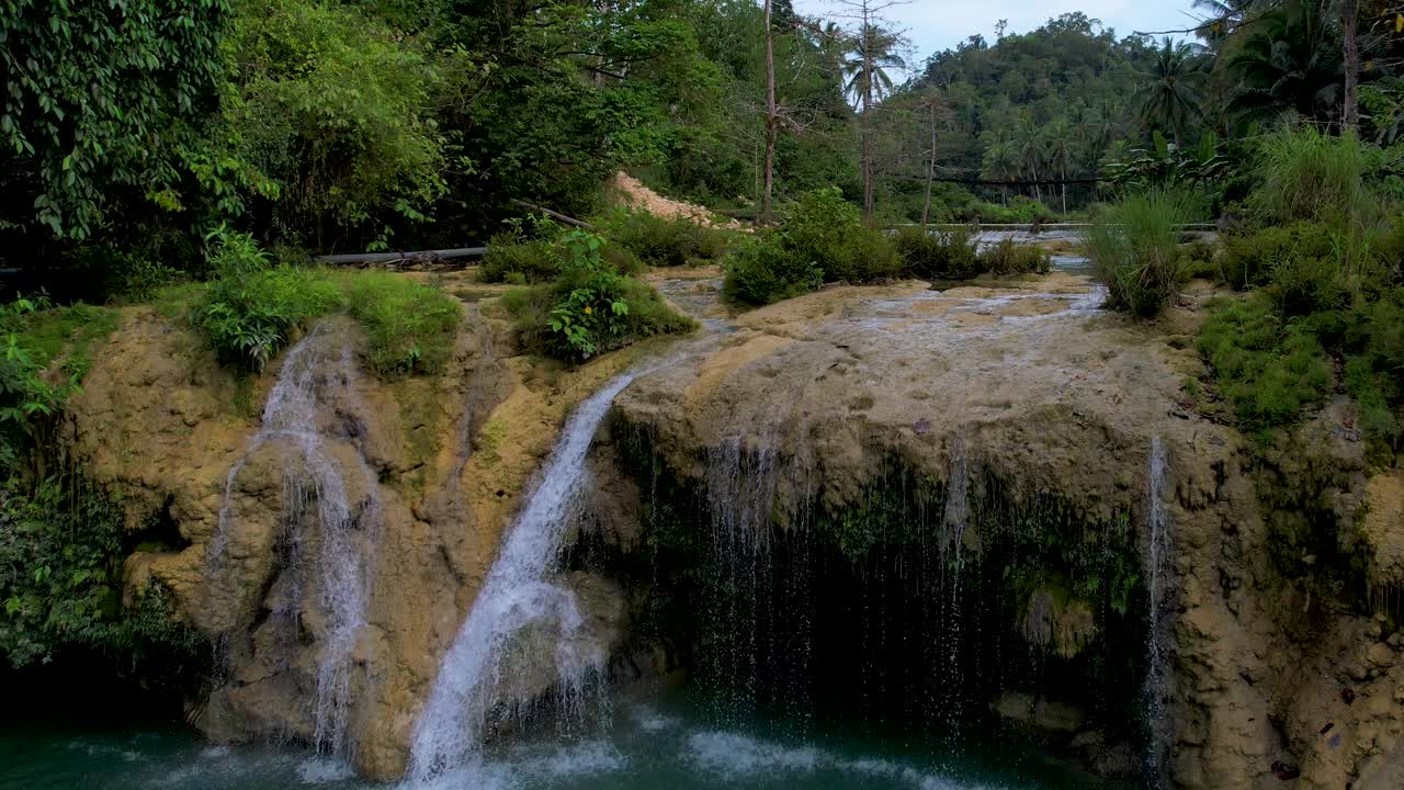 菲律宾薄荷岛布赛梦瀑布的4K无人机视频视频素材