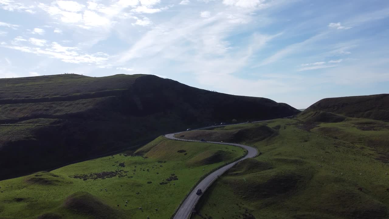 无人驾驶飞机在马姆托附近飞行-山顶区古山堡视频下载