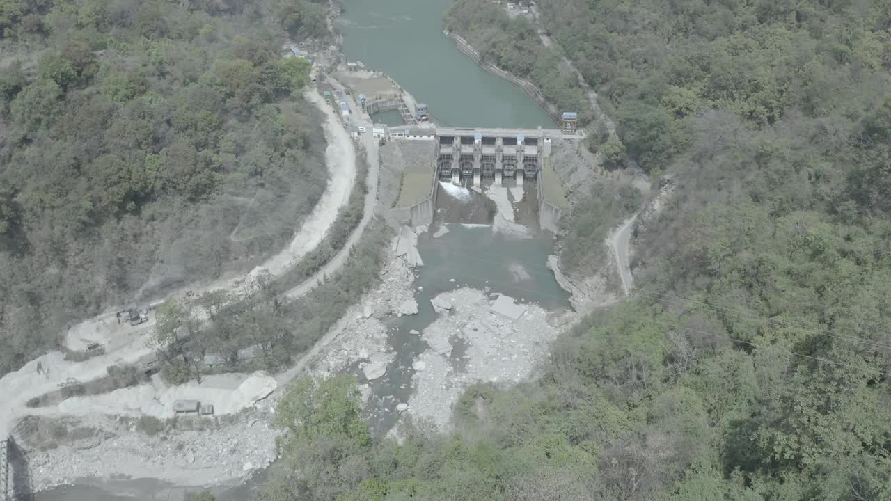 喜马拉雅山中心的水电项目视频素材