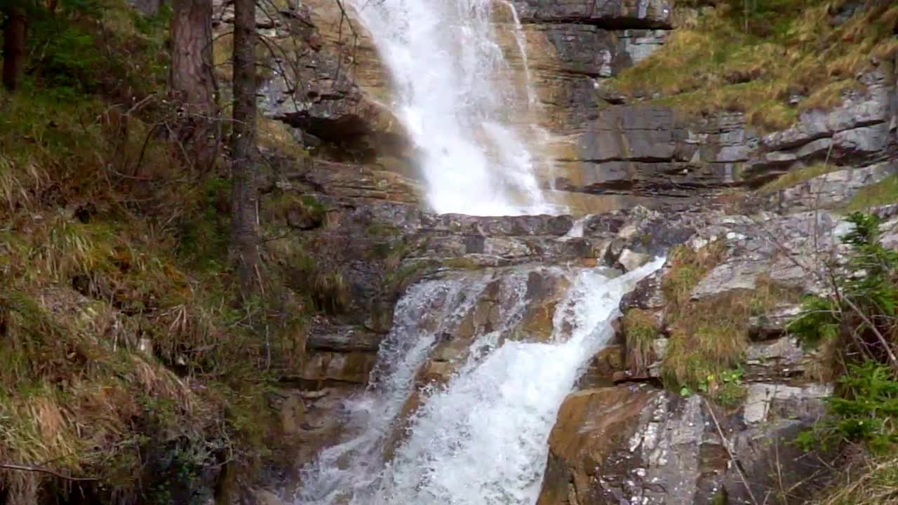 自然环境中的瀑布山视频下载