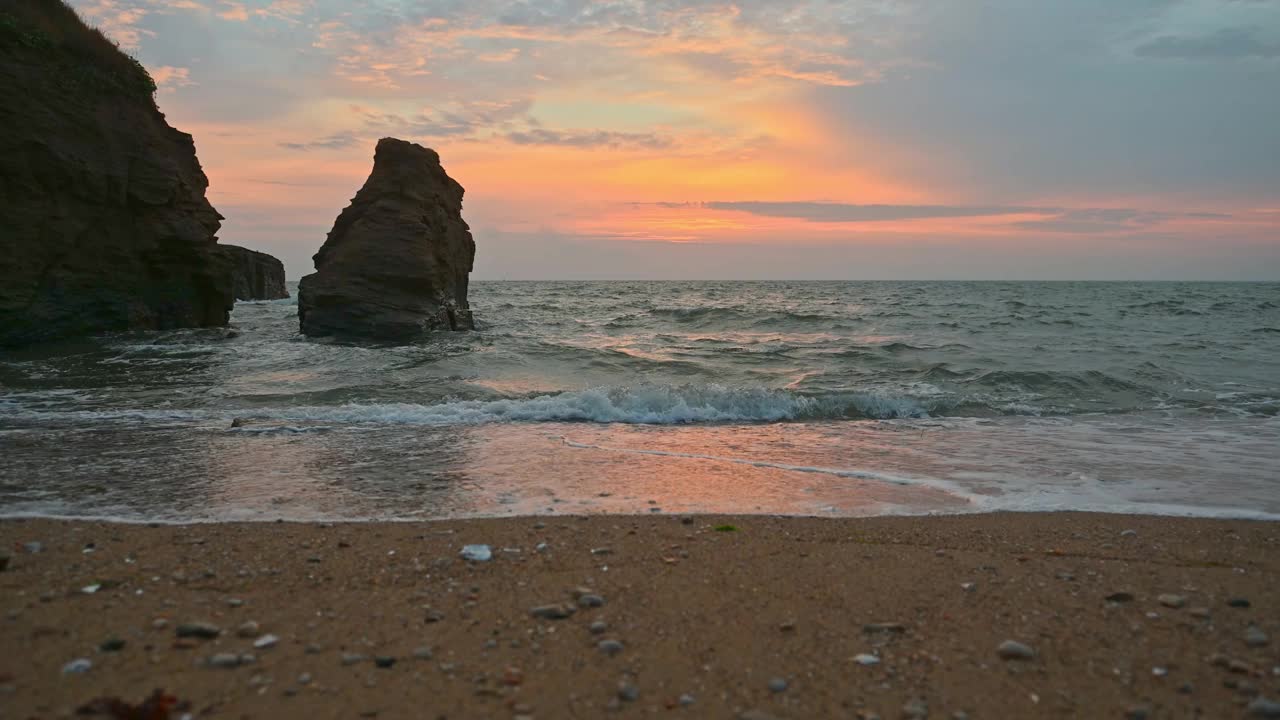 日落时分美丽的布里顿海滩视频素材