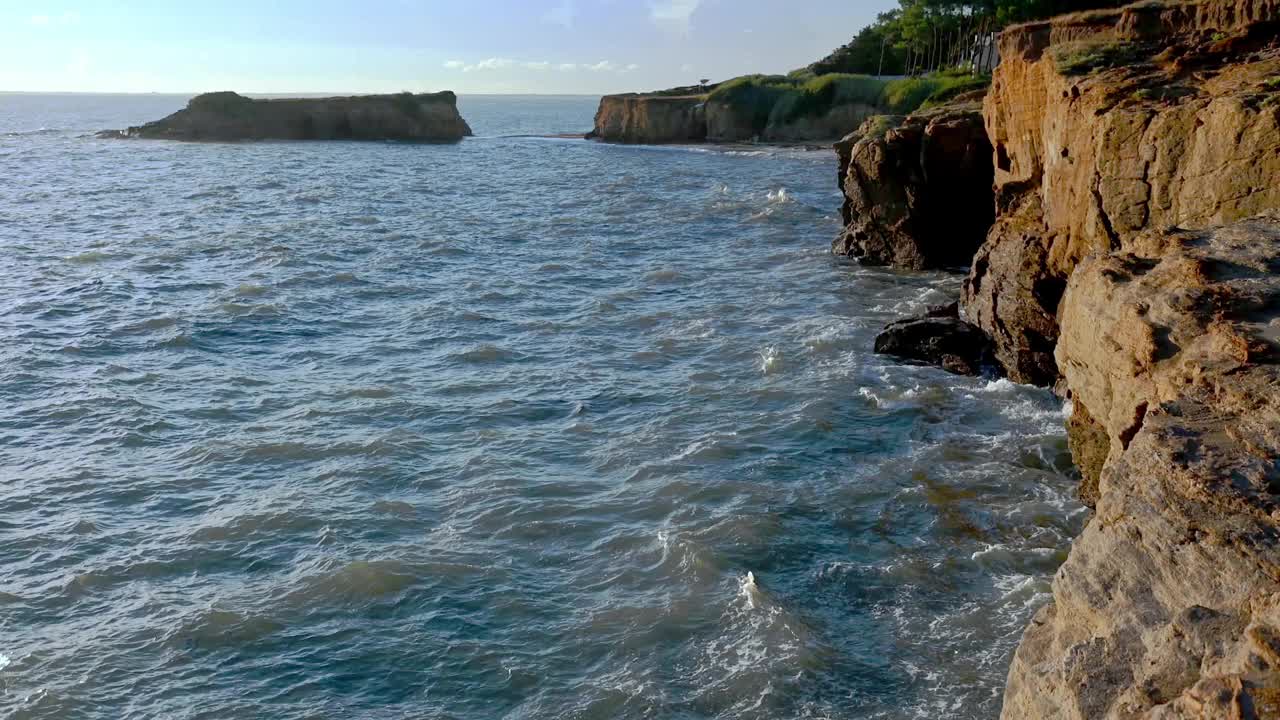 有悬崖和海洋的布里顿风景视频素材