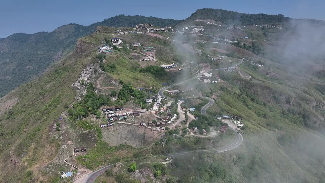 Phu Thap Boek的高视角，它是Phetchabun省的最高峰。泰国视频素材