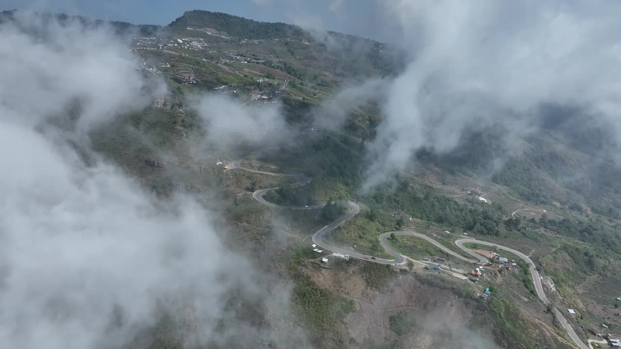 Phu Thap Boek的高视角，它是Phetchabun省的最高峰。泰国视频素材