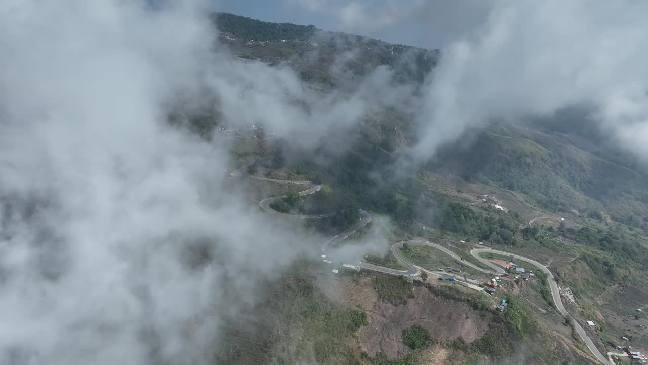 Phu Thap Boek的高视角，它是Phetchabun省的最高峰。泰国视频素材