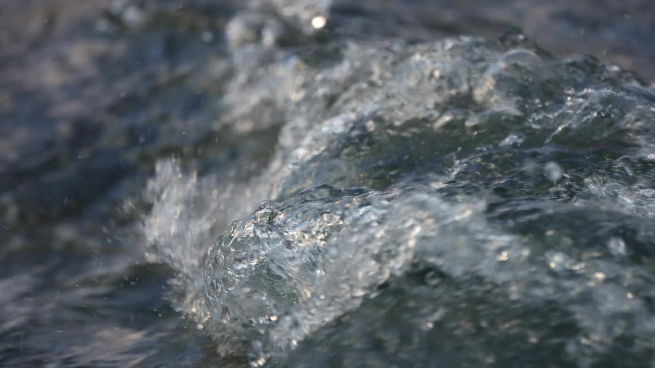 白水急流的特写视频素材