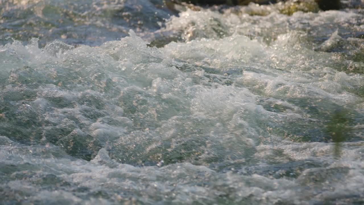 白水急流特写视频素材