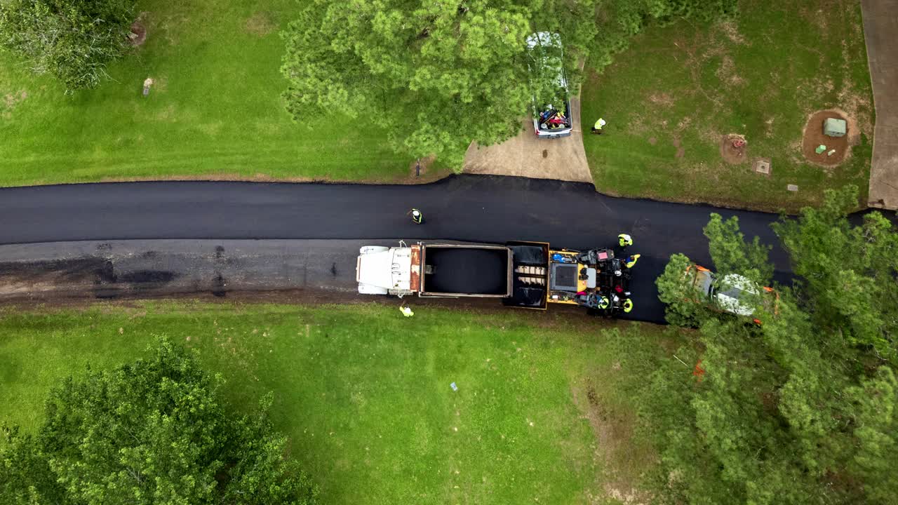 道路施工设备的俯视图视频素材