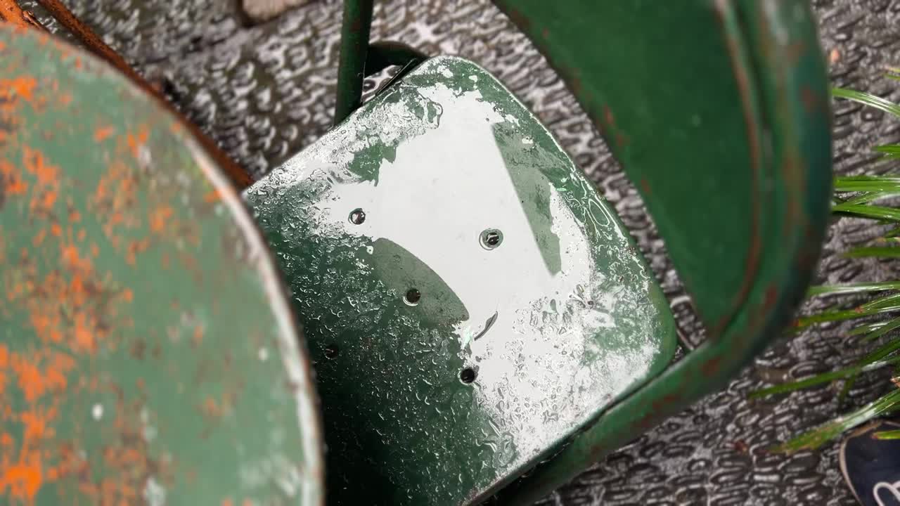 雨下的咖啡桌视频素材