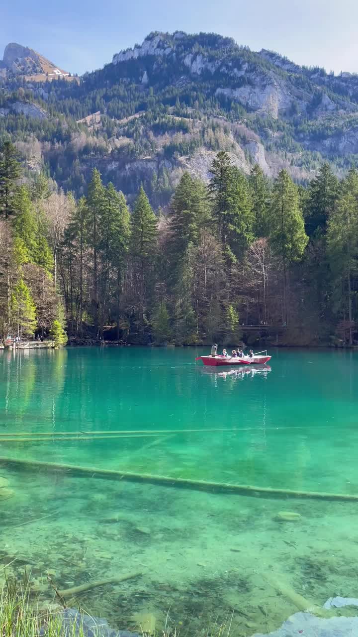 Blausee湖清澈的水景。视频素材