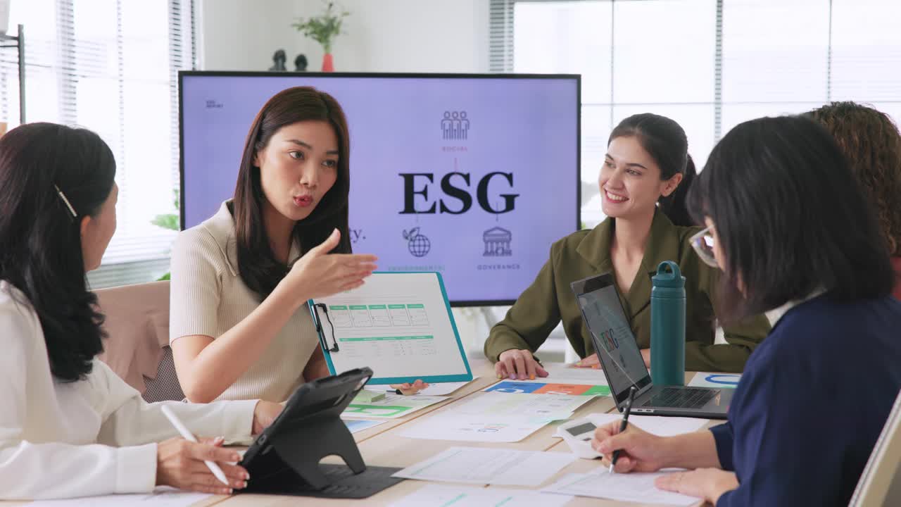 ESG净零公司可持续发展目标业务的绿色协作团队。视频素材