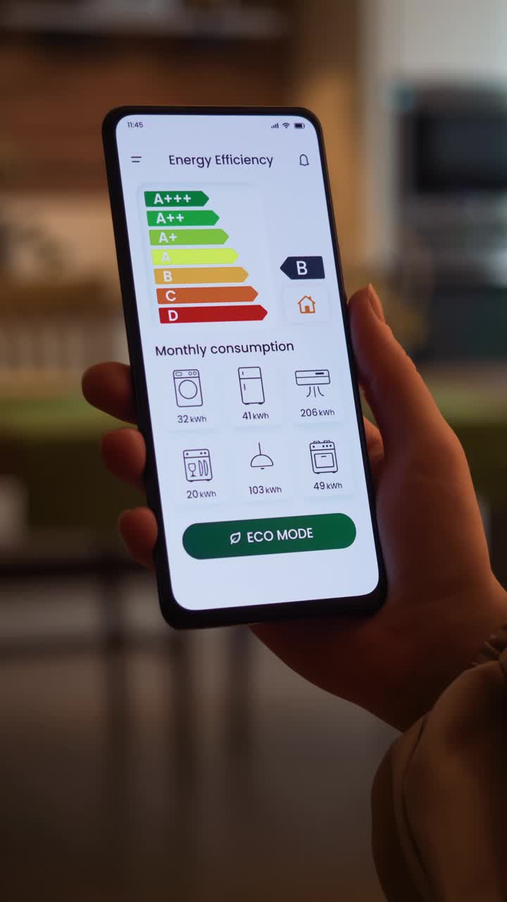 在智能家居应用程序上打开ECO模式。通过减少房屋能耗来增加储蓄。虚构的接口。视频下载