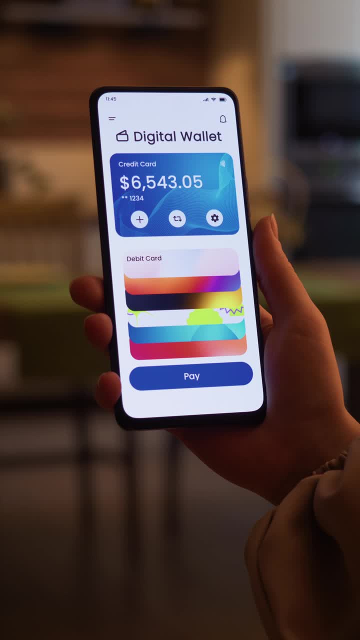 使用智能手机上的数字钱包，用信用卡在线支付。选择不同的信用卡进行非接触式支付。虚构的接口。视频下载