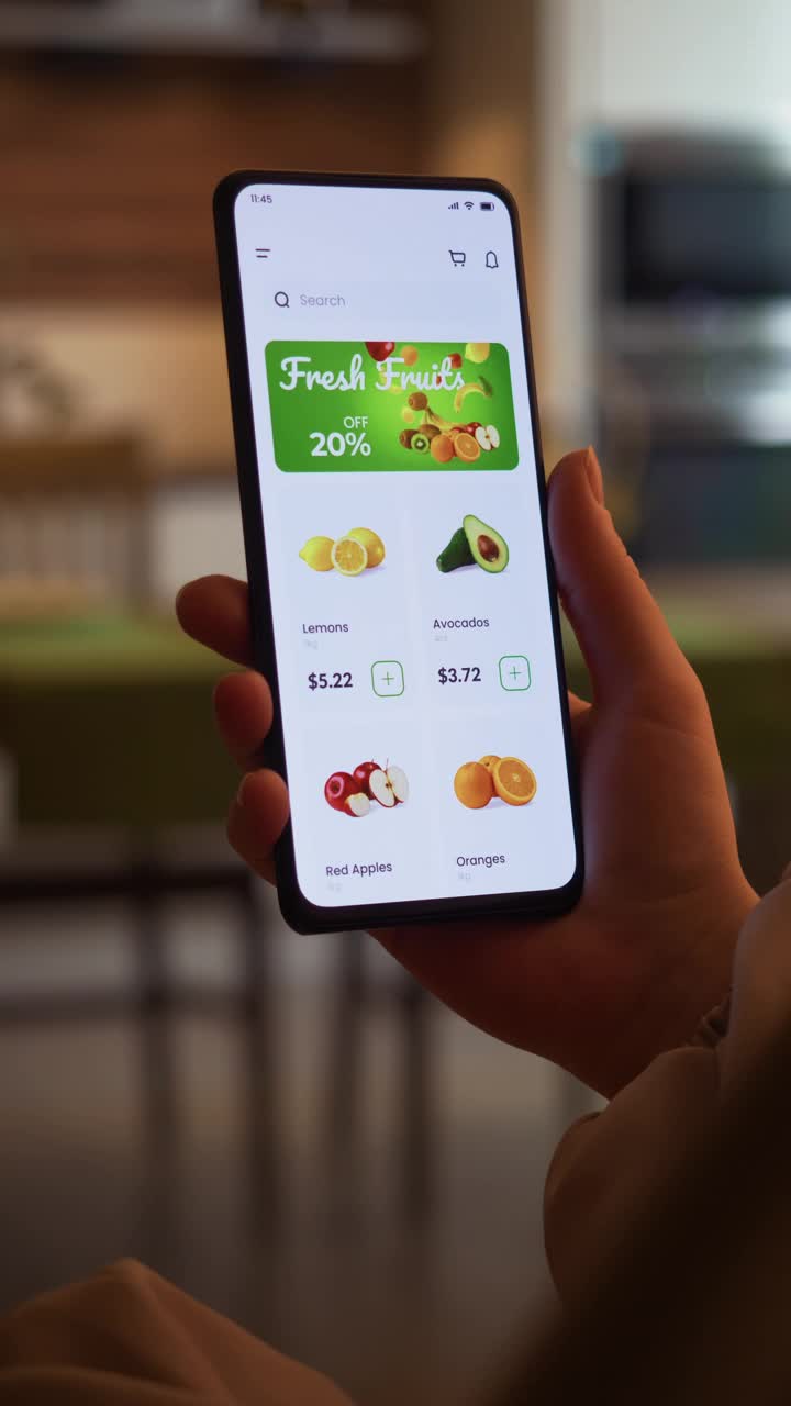 在网上买杂货。手机杂货店应用程序。送餐上门。虚构的接口。视频下载