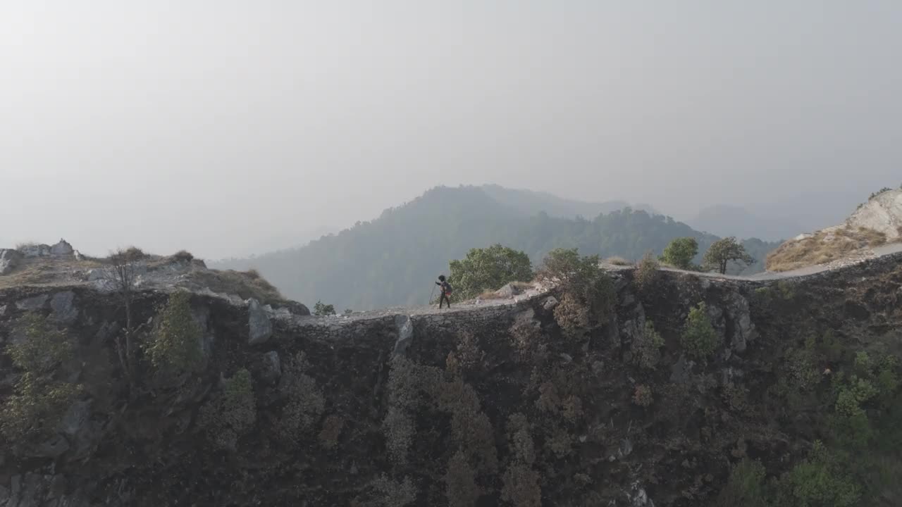 在喜马拉雅山之巅的愉快旅程视频素材