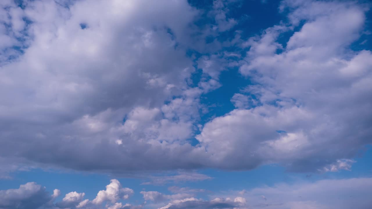 天空中神奇的云的时间间隔，广阔的云空间视频素材