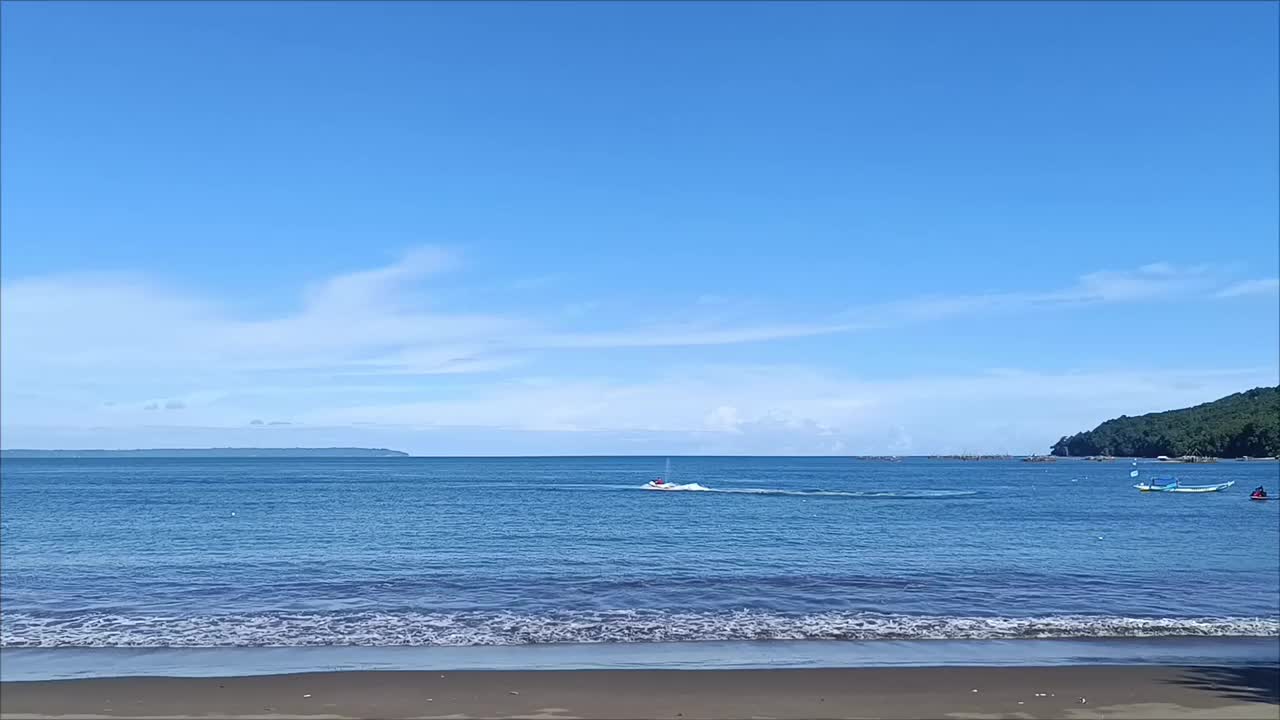 海滩和水上摩托艇视频下载