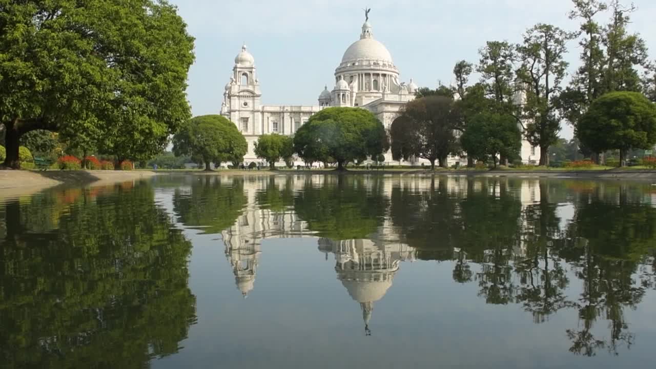 美丽的维多利亚纪念碑是加尔各答的标志性旅游景点。视频下载