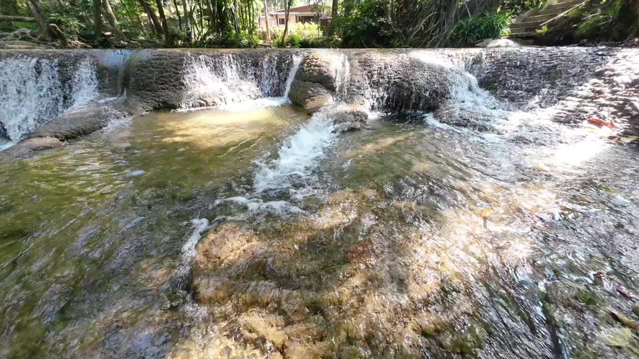 泰国北碧府的Kroeng Krawia瀑布视频素材