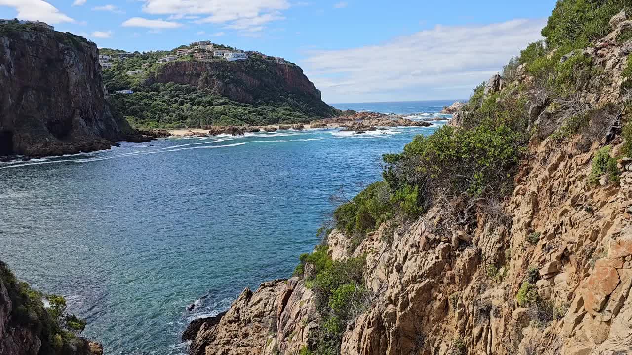 悬崖俯瞰海洋和水体视频素材