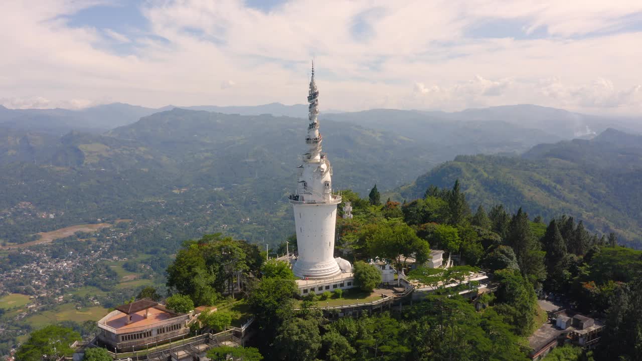 Ambuluwawa塔鸟瞰图视频素材