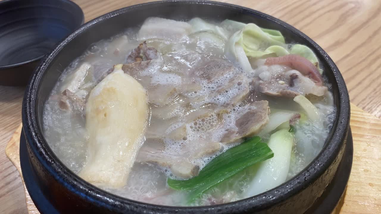 韩国，首尔，餐厅，食物，配菜，圣代，圣代汤视频下载