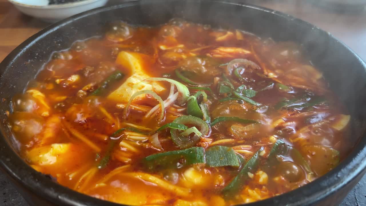 韩国，首尔，餐厅，美食，配菜，软豆腐炖菜视频下载