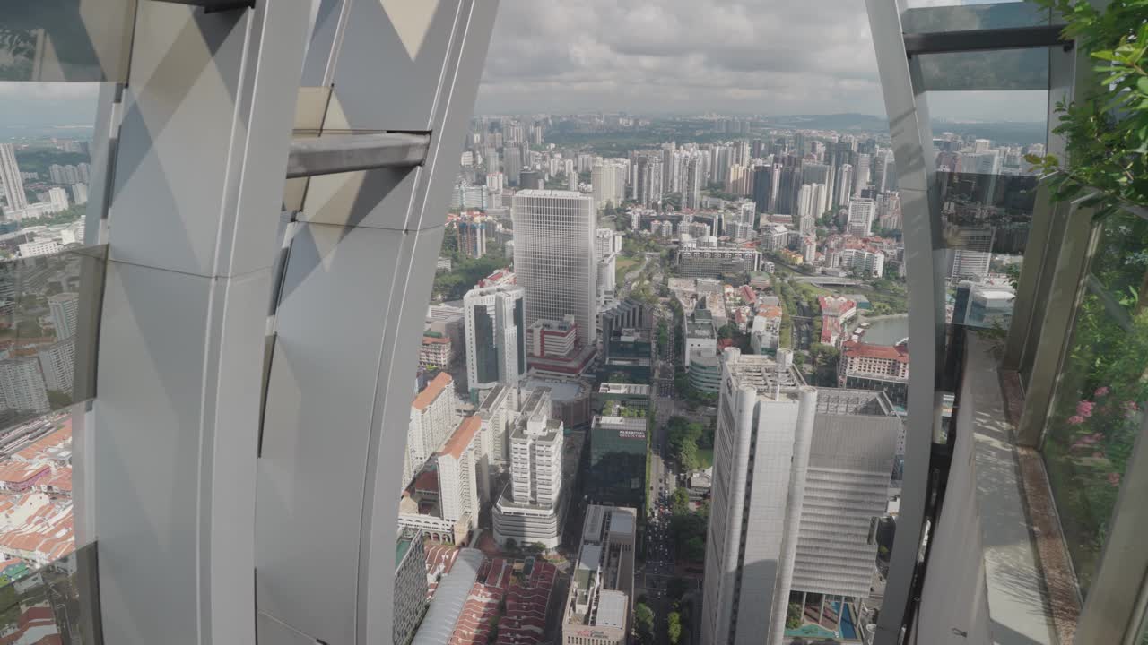 从首都春天的空中花园看到的新加坡城市。视频素材