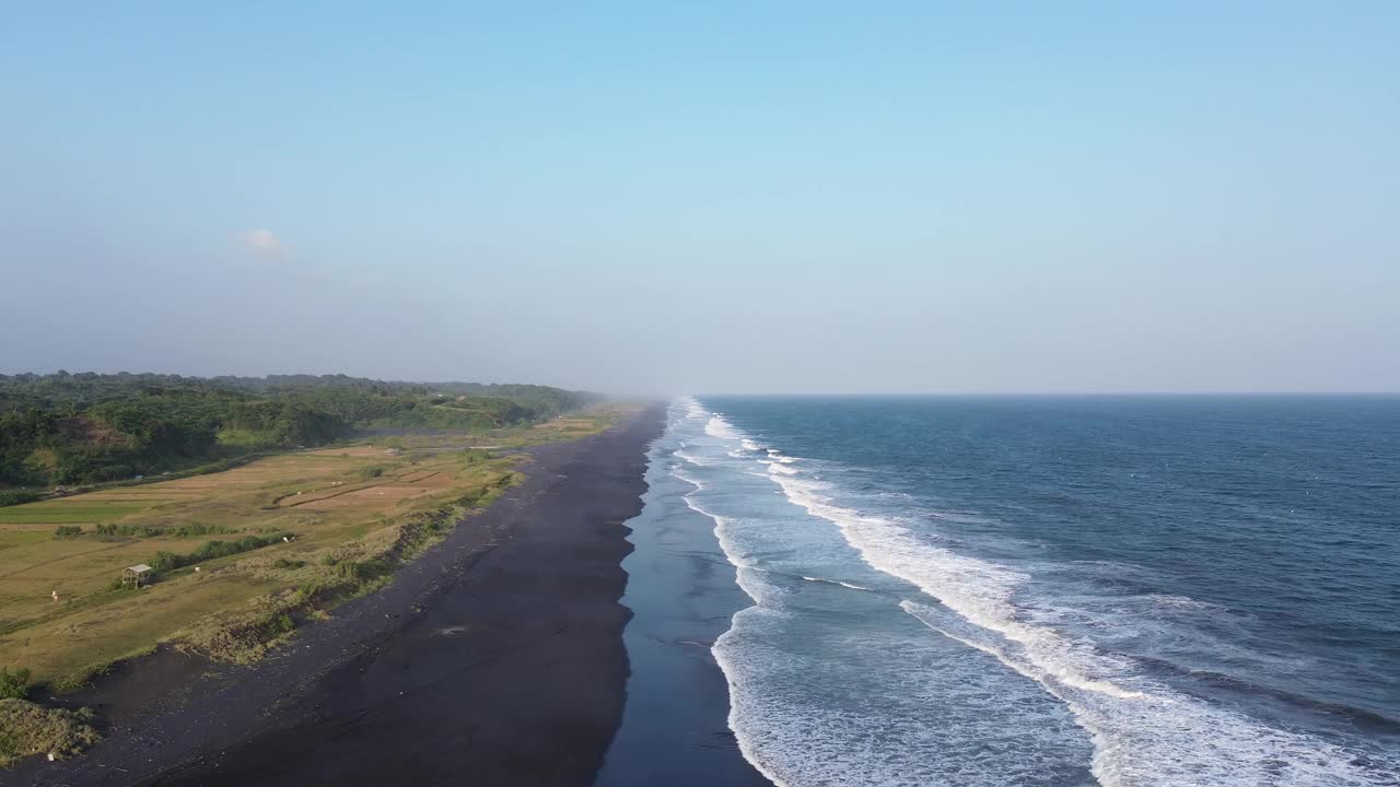 沿着海岸线的美景，沙丘到达太平洋视频素材