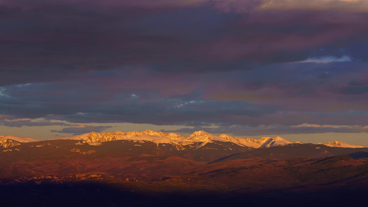 Alpenglow Sawatch山日落时间流逝视频素材