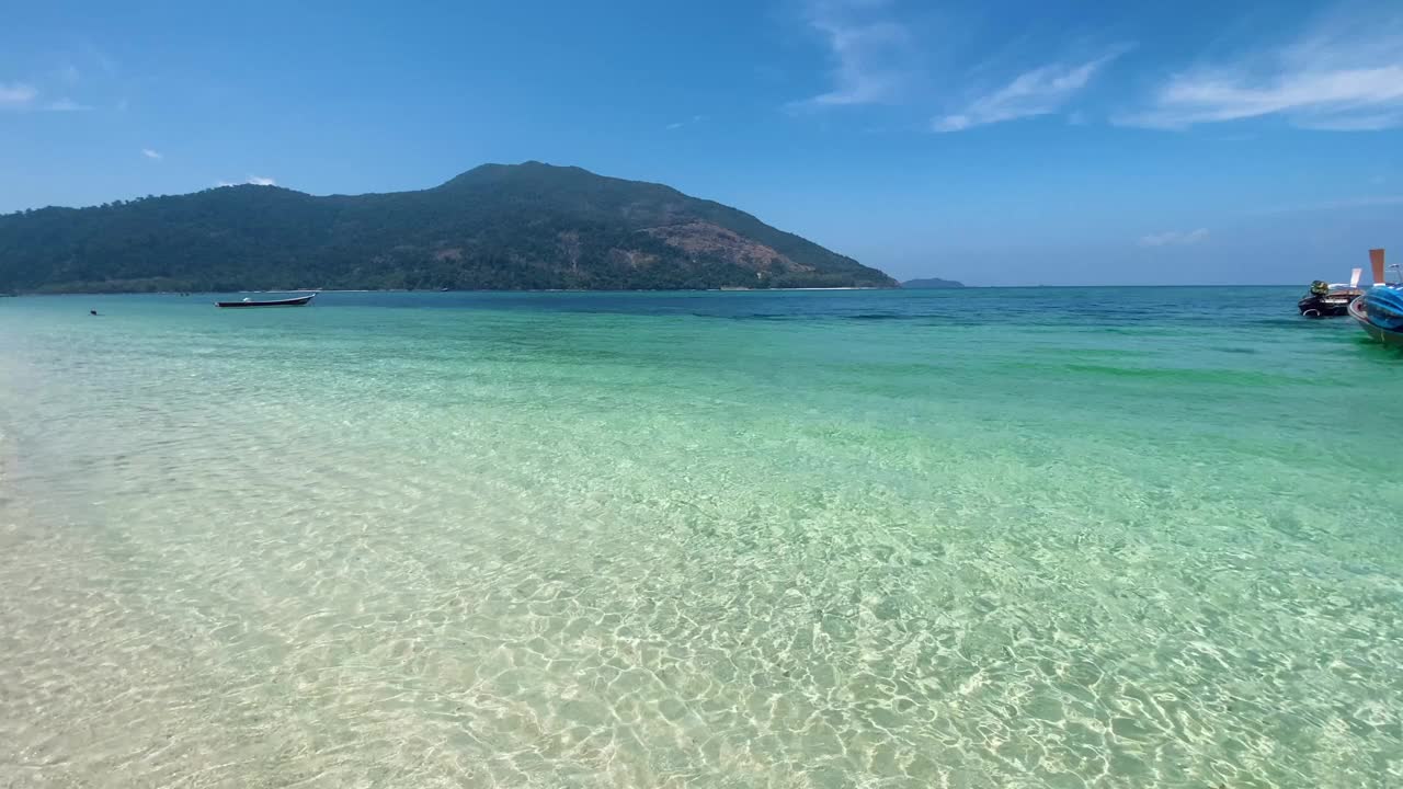 里佩岛海水清澈视频下载