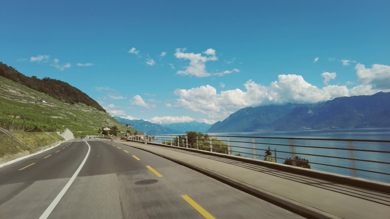 沿着洛桑和蒙特勒之间的湖边公路行驶，拉沃葡萄园一览无遗视频素材