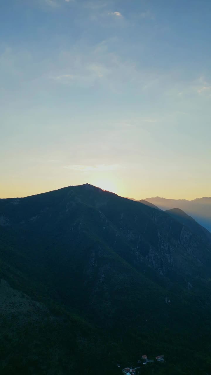 克罗地亚的海和山的景色视频素材