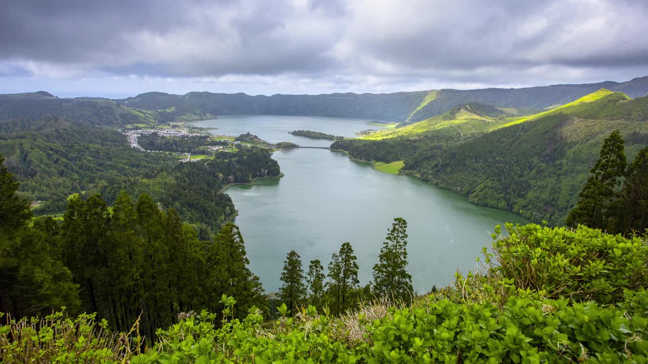 亚速尔湖景观的时间流逝esete Cidades，绿色景观在葡萄牙，圣米格尔视频下载