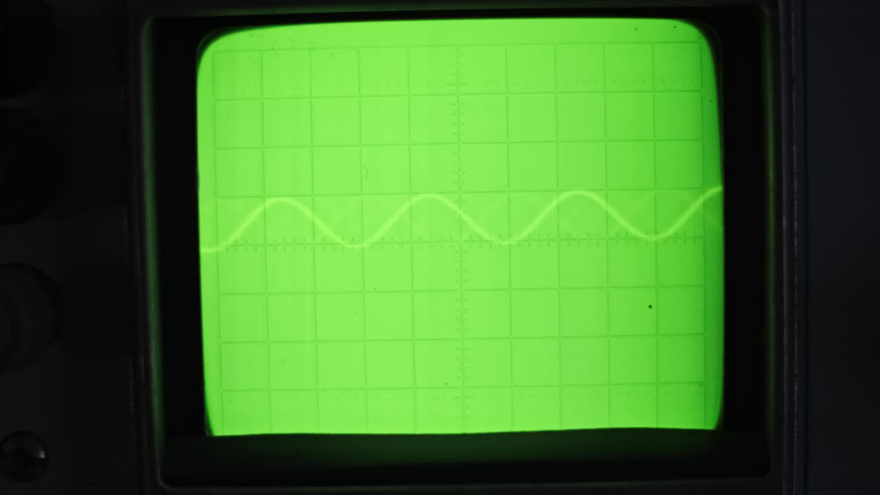 复古示波器:分析信号视频素材