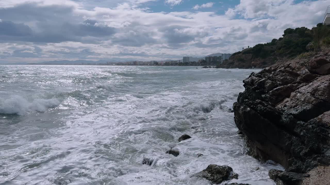 春天西班牙地中海沿岸的风暴视频下载