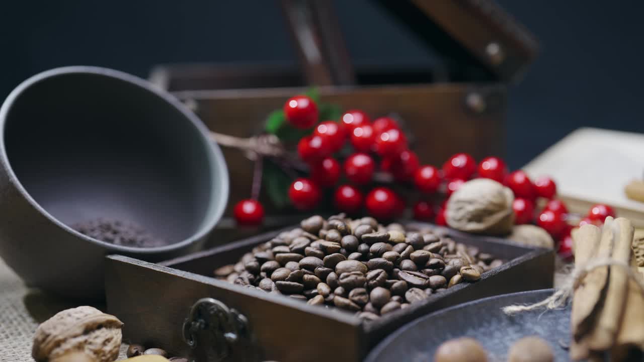 在陈年环境中烘焙咖啡豆视频素材