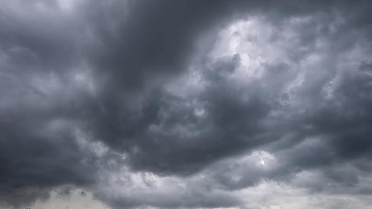 雨云延时4K。风暴天空快速运动。视频素材