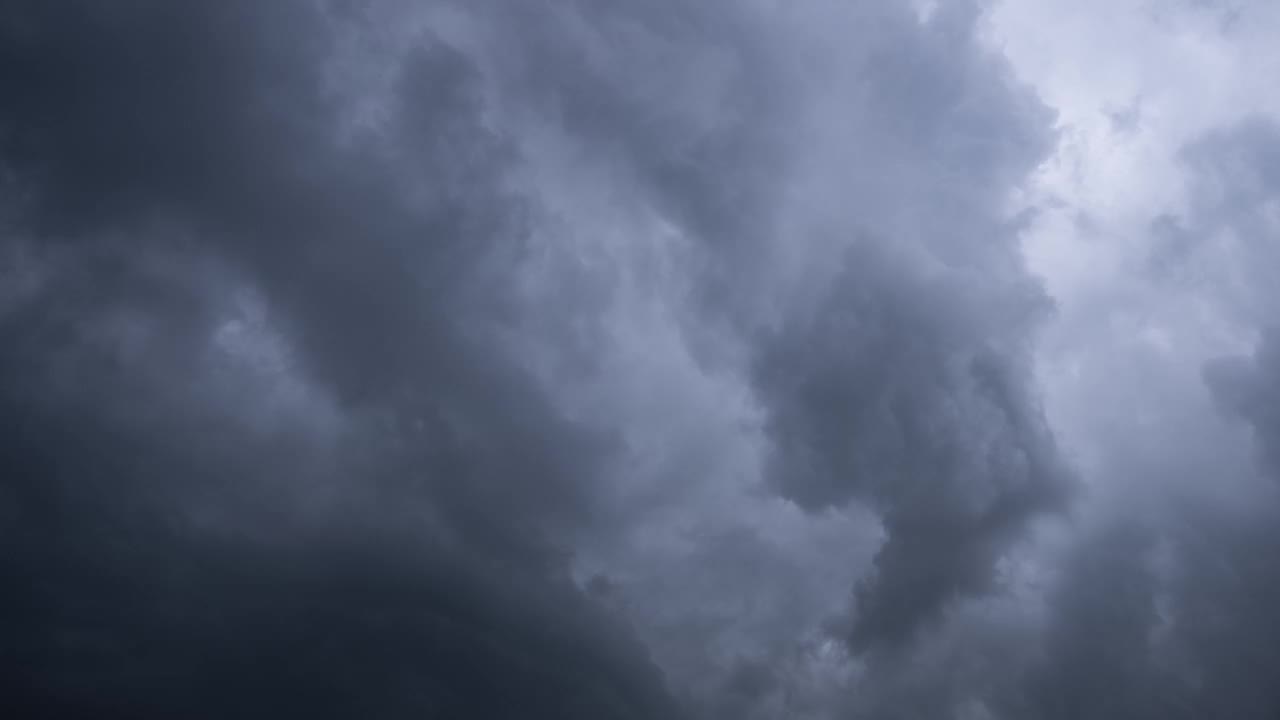 雨云延时4K。风暴天空快速运动。视频素材