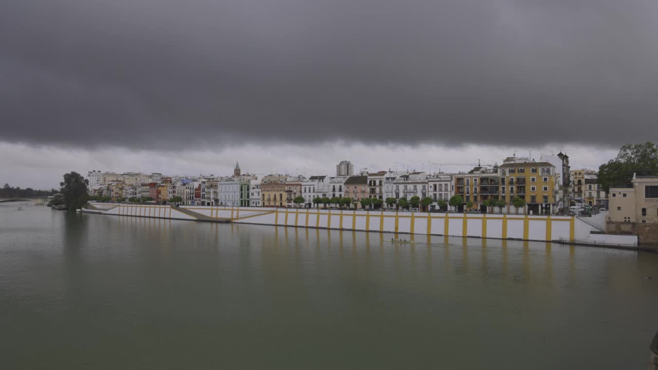 塞维利亚海滨住宅的全景城市景观视频素材