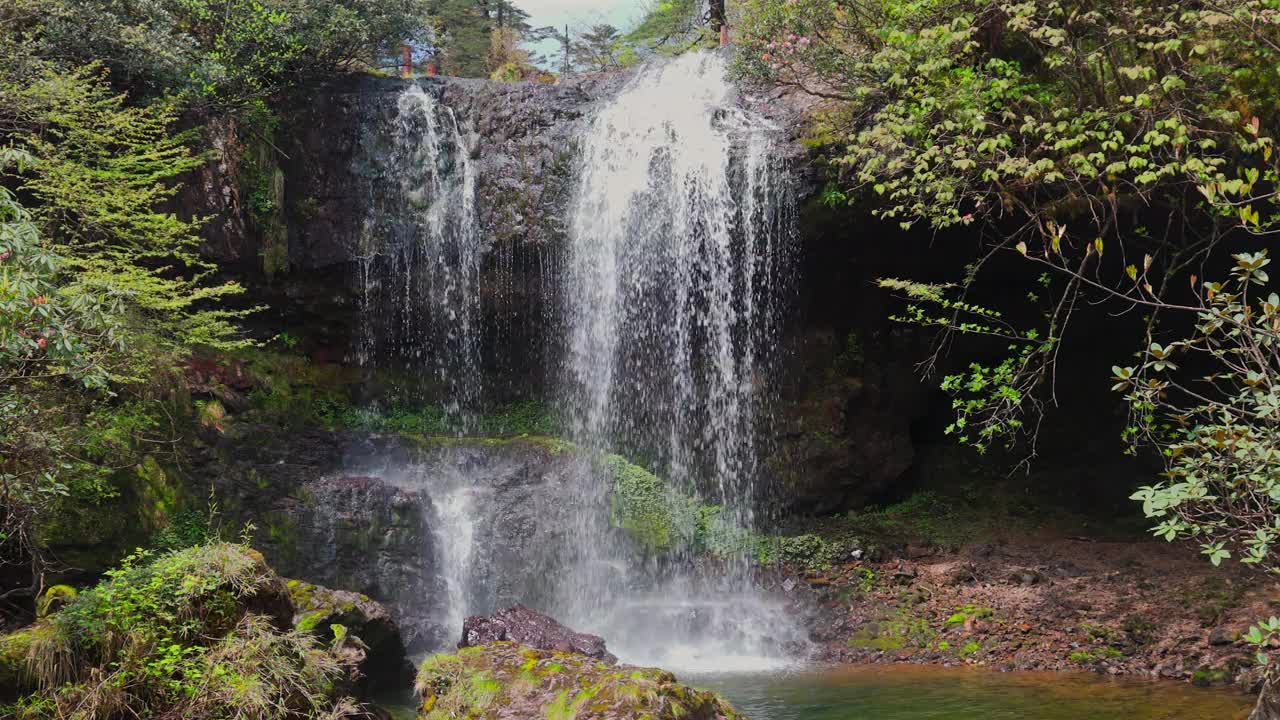 山瀑布视频下载