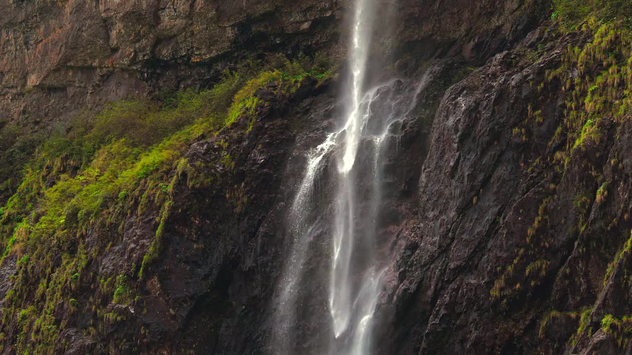 山瀑布视频素材