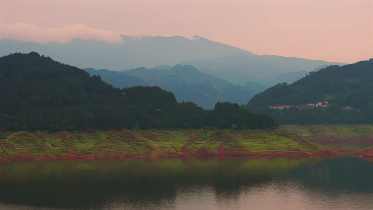 瓦武山下的酉湖视频下载