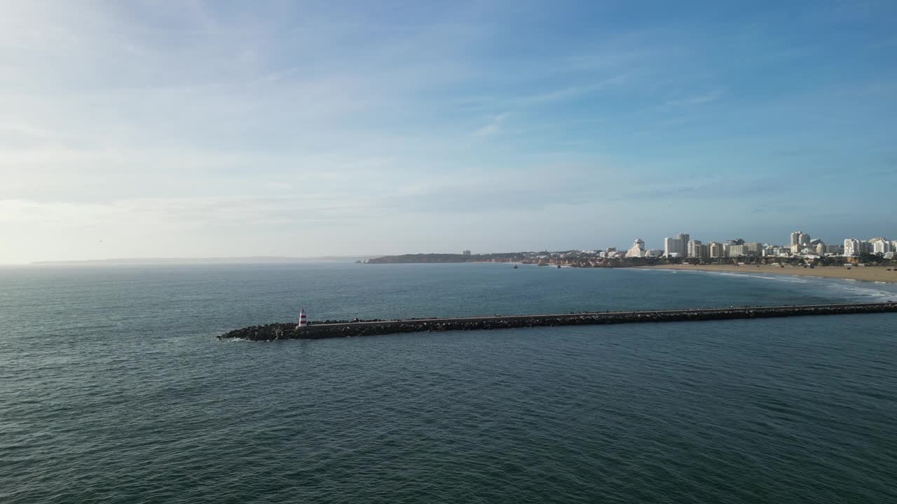 葡萄牙波尔蒂茂港和城市海景鸟瞰图。视频素材