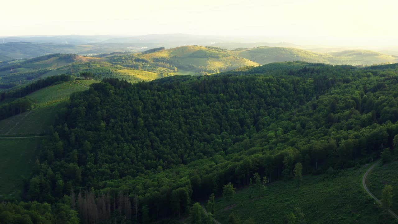 德国的西格兰山和罗塔尔山的春季全景视频素材