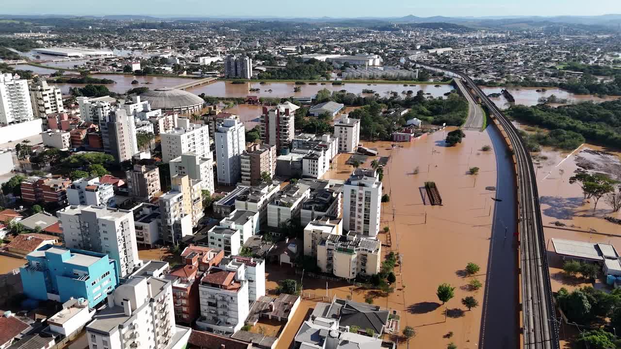 阿雷格里港部分地区可通过小船进入，洪水入侵，空中视频素材