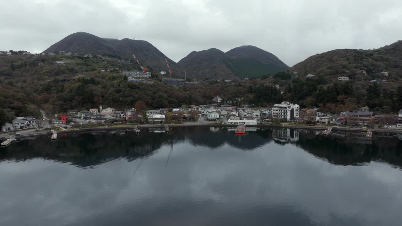 日本神奈川县箱根和石湖秋季鸟瞰图视频素材