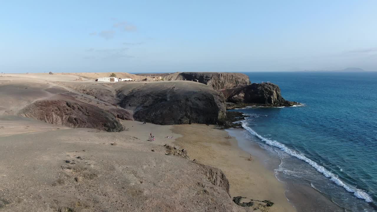 沙滩和海洋鸟瞰图视频素材