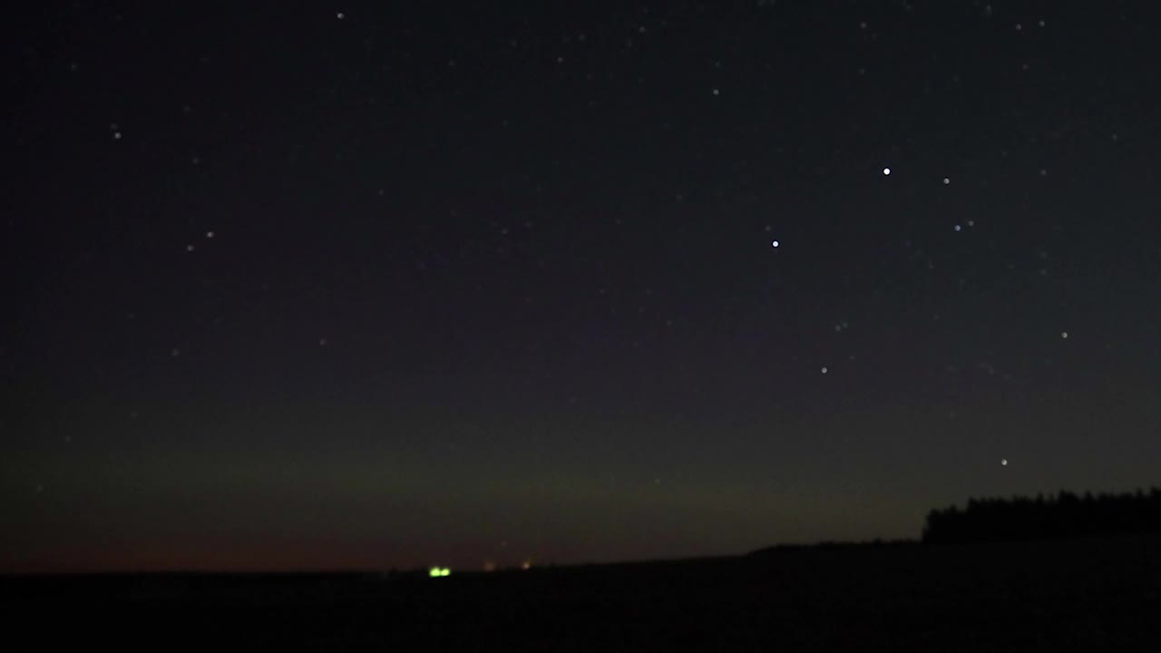 北极光在夜空中随时间流逝视频素材